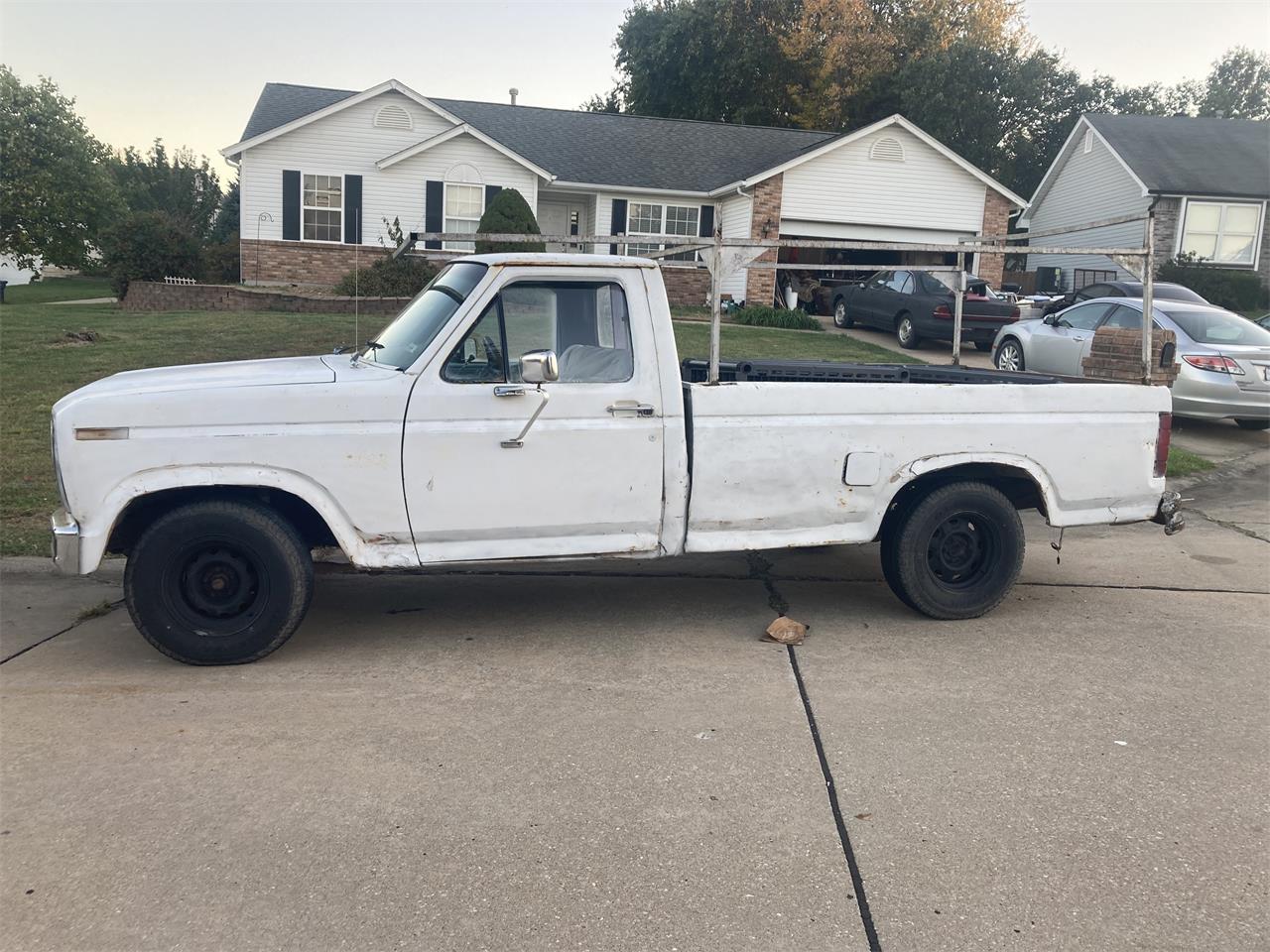 Ford-F100-1982-White-Blue-2