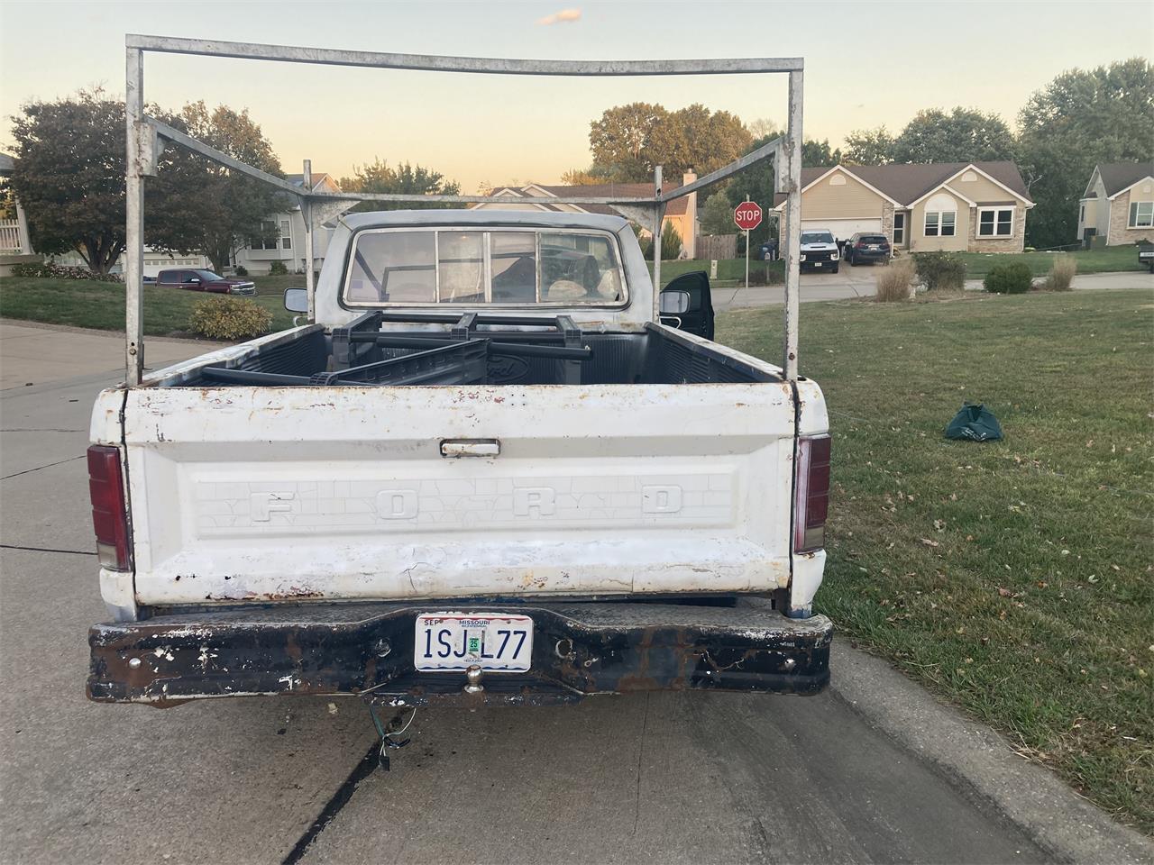 Ford-F100-1982-White-Blue-3