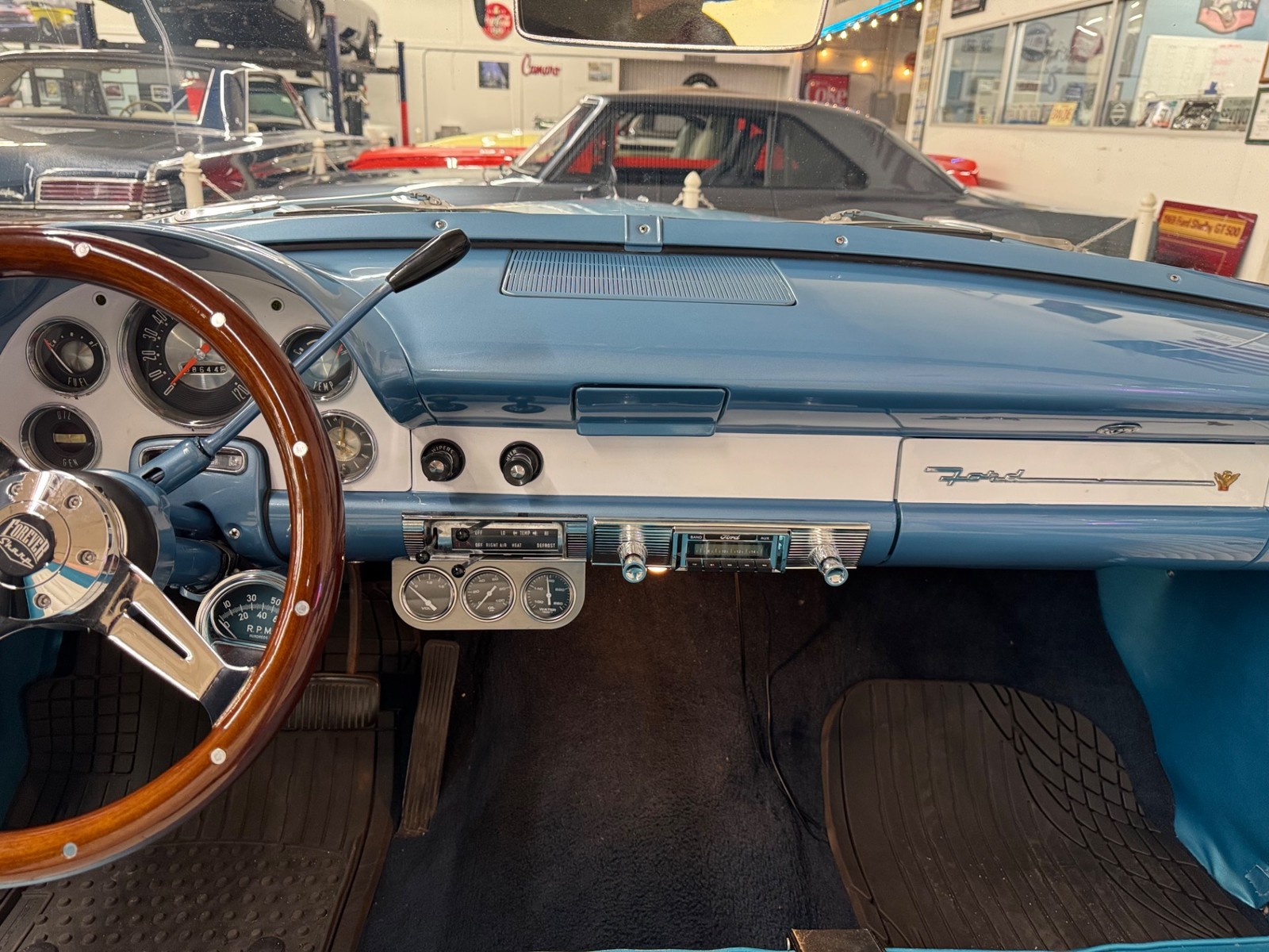 Ford-Fairlane-1956-38