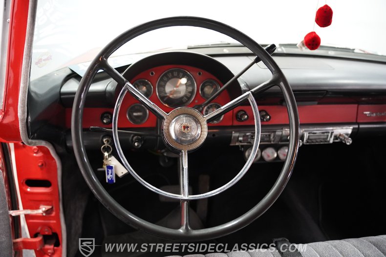 Ford-Fairlane-1956-Red-Gray-40