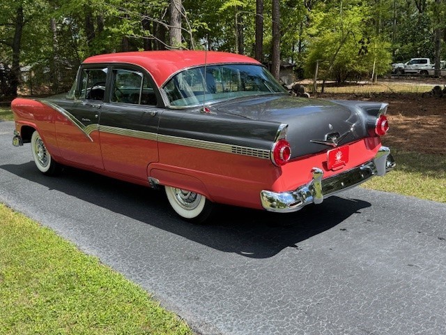 Ford-Fairlane-1956-Sedan-10