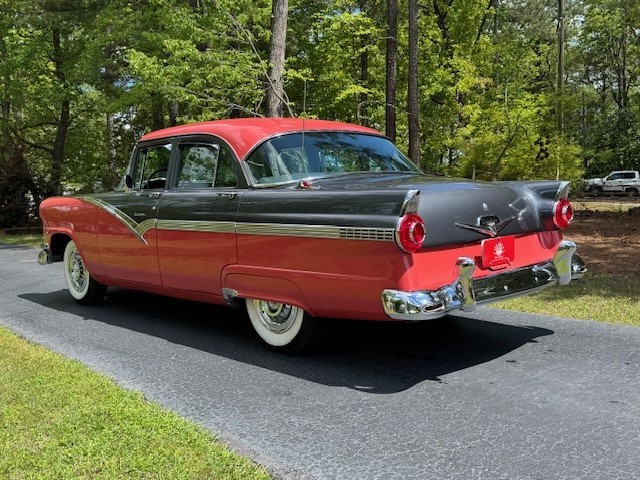 Ford-Fairlane-1956-Sedan-11