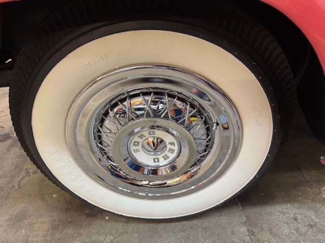 Ford-Fairlane-1956-Sedan-15