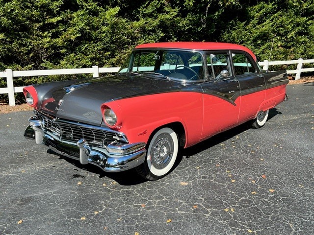 Ford Fairlane 1956 Sedan