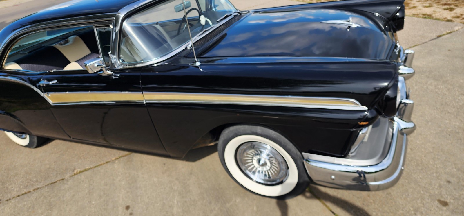 Ford-Fairlane-1957-11