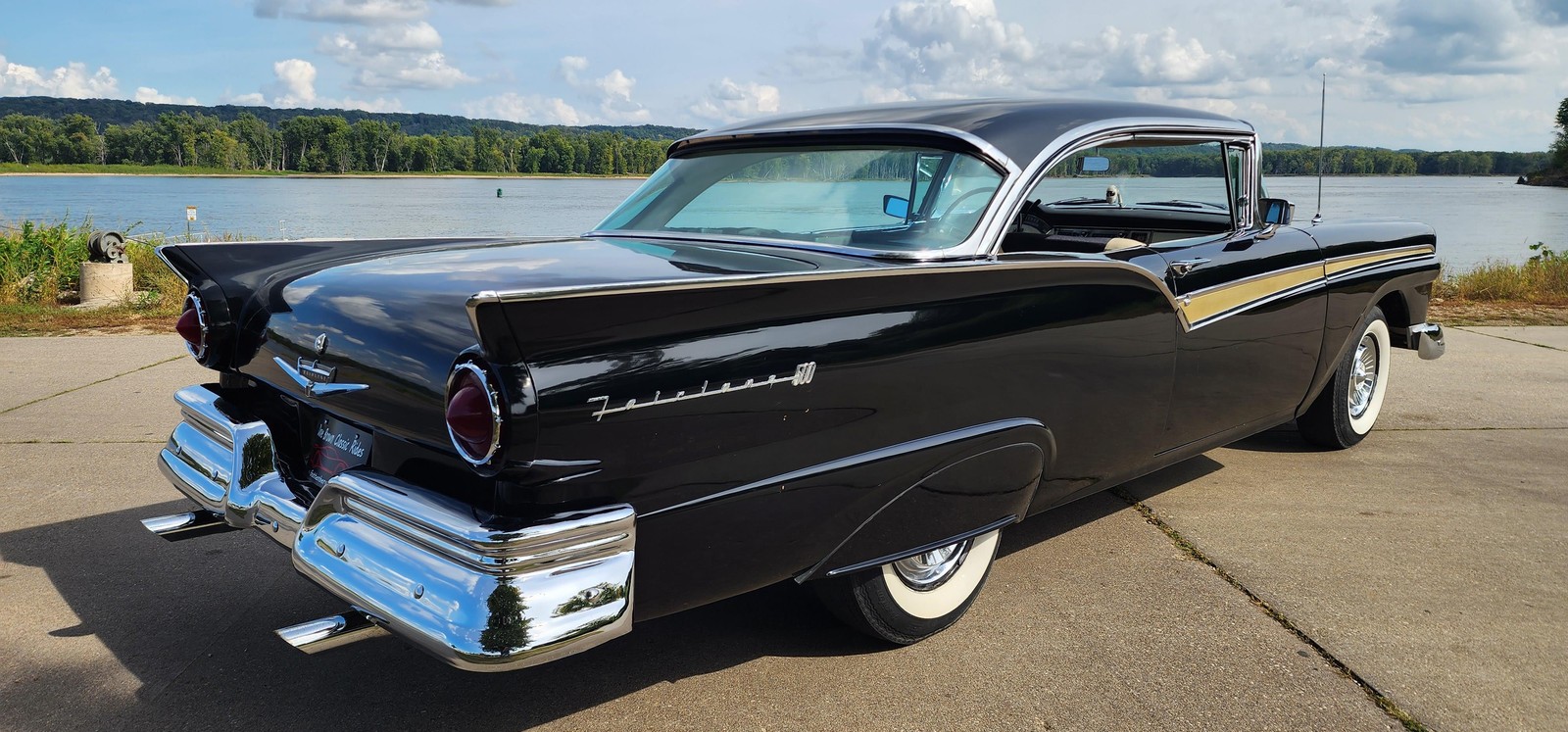 Ford-Fairlane-1957-16