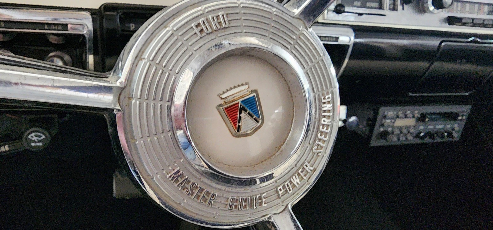 Ford-Fairlane-1957-34