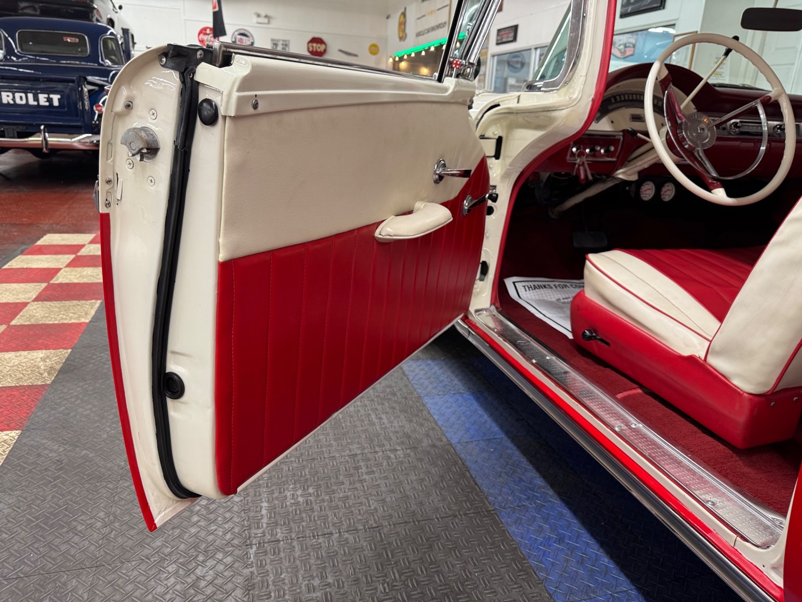 Ford-Fairlane-1957-37