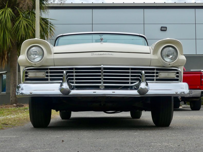 Ford-Fairlane-1957-Colonial-White-White-26