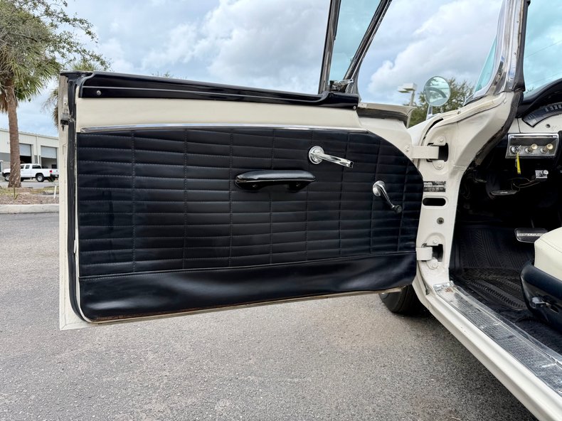 Ford-Fairlane-1957-Colonial-White-White-29