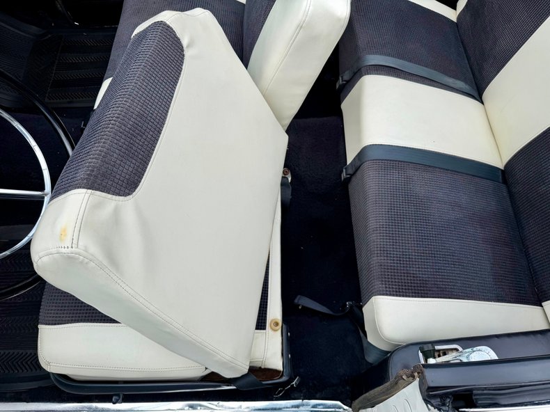 Ford-Fairlane-1957-Colonial-White-White-31