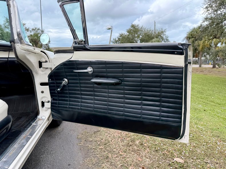 Ford-Fairlane-1957-Colonial-White-White-32