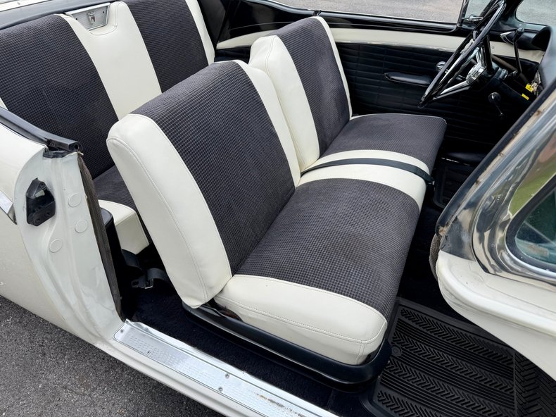 Ford-Fairlane-1957-Colonial-White-White-35