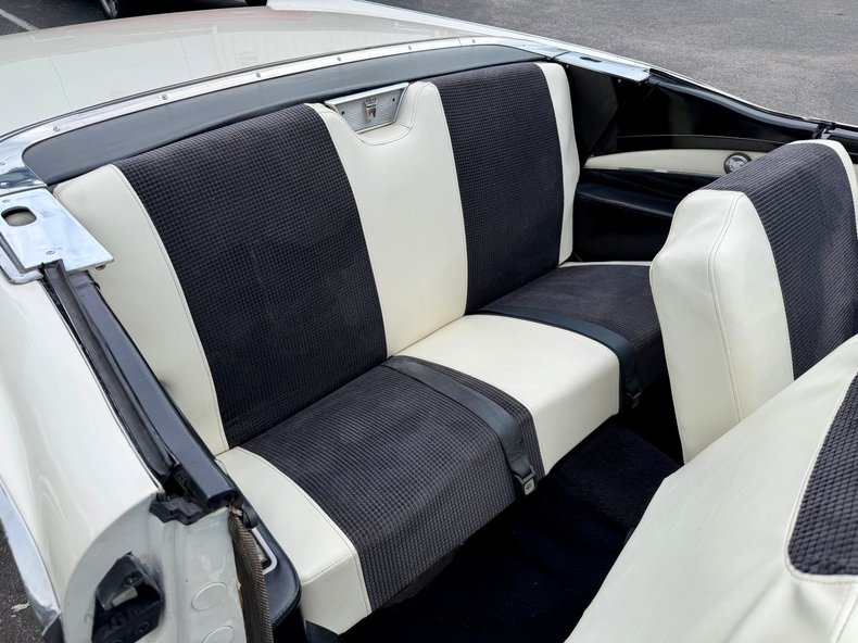 Ford-Fairlane-1957-Colonial-White-White-36