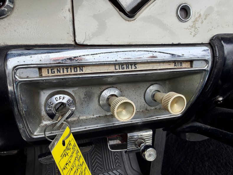 Ford-Fairlane-1957-Colonial-White-White-40