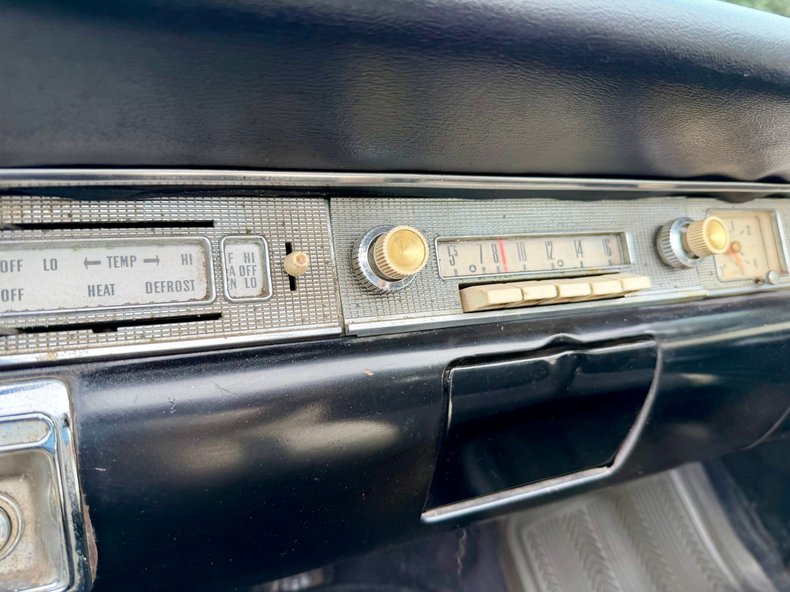 Ford-Fairlane-1957-Colonial-White-White-41