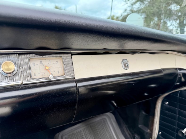 Ford-Fairlane-1957-Colonial-White-White-42