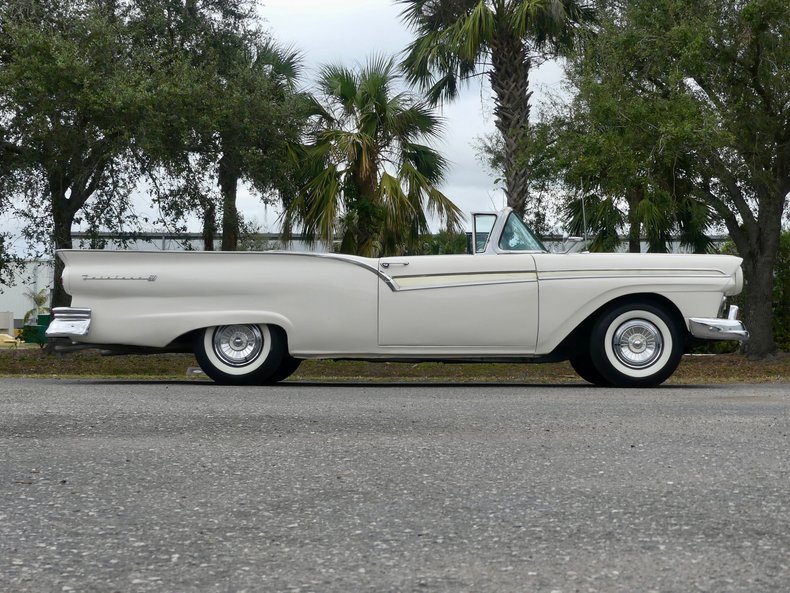 Ford-Fairlane-1957-Colonial-White-White-46