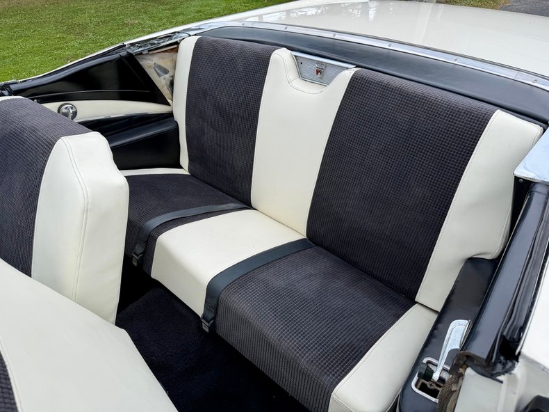 Ford-Fairlane-1957-Colonial-White-White-48