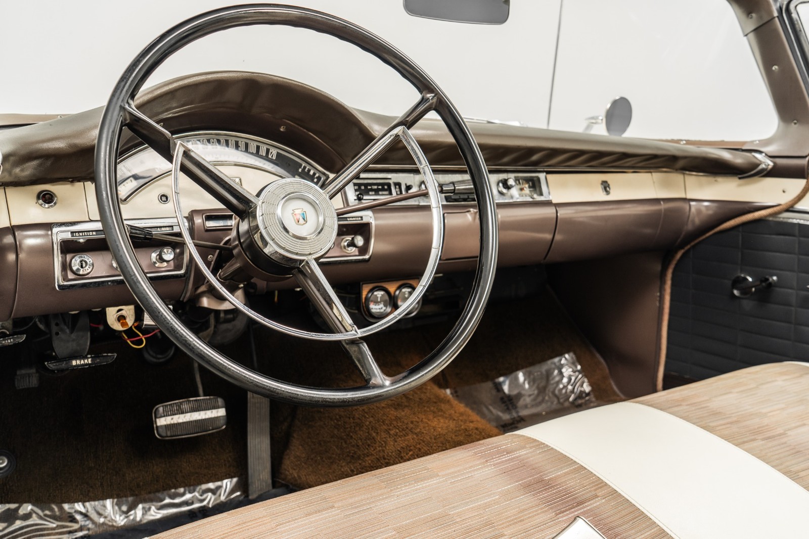 Ford-Fairlane-1957-Coupe-12