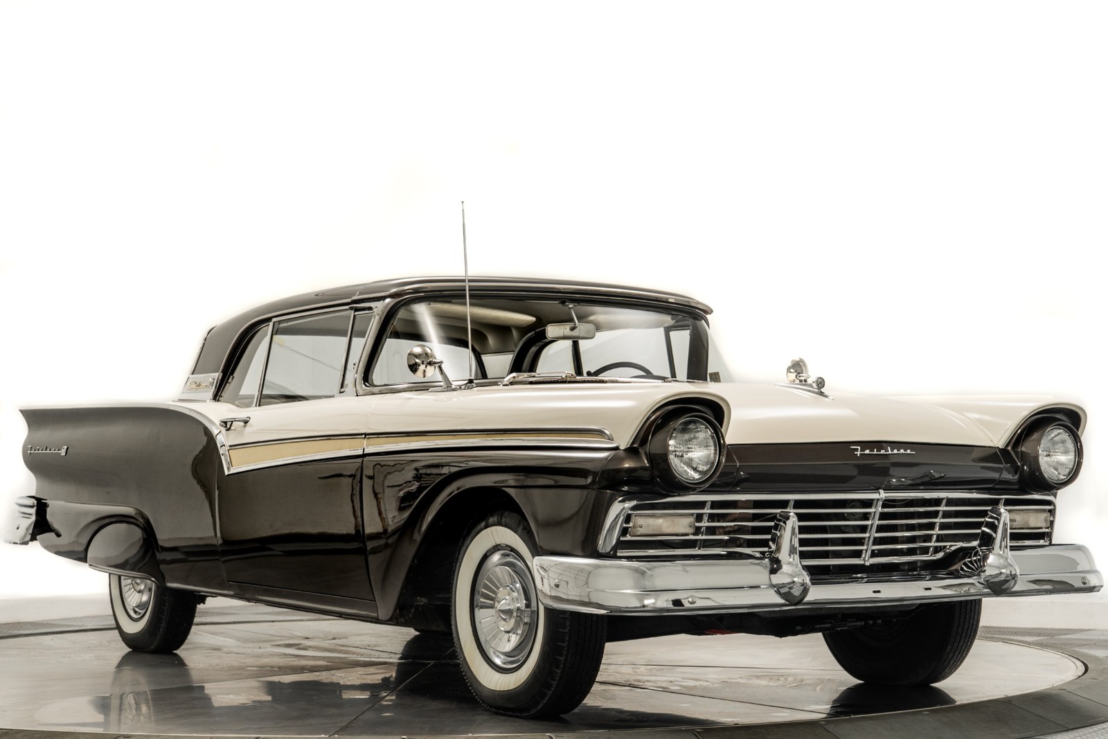 Ford-Fairlane-1957-Coupe-31