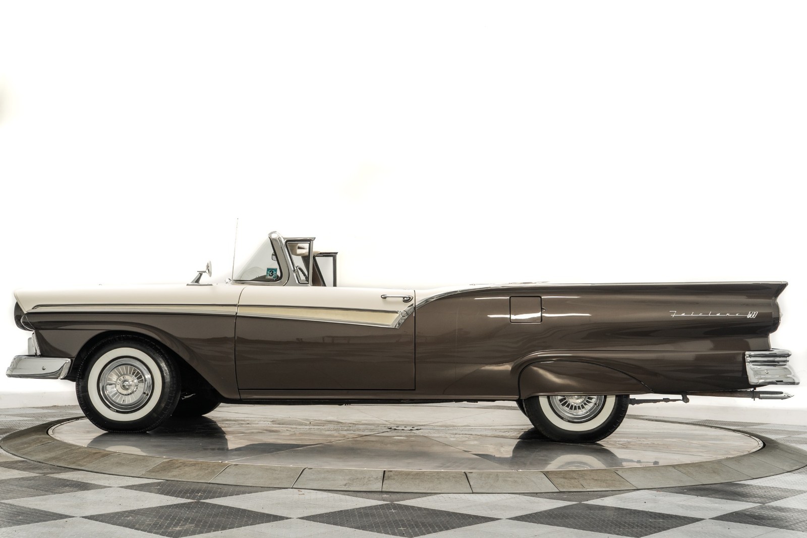 Ford-Fairlane-1957-Coupe-5