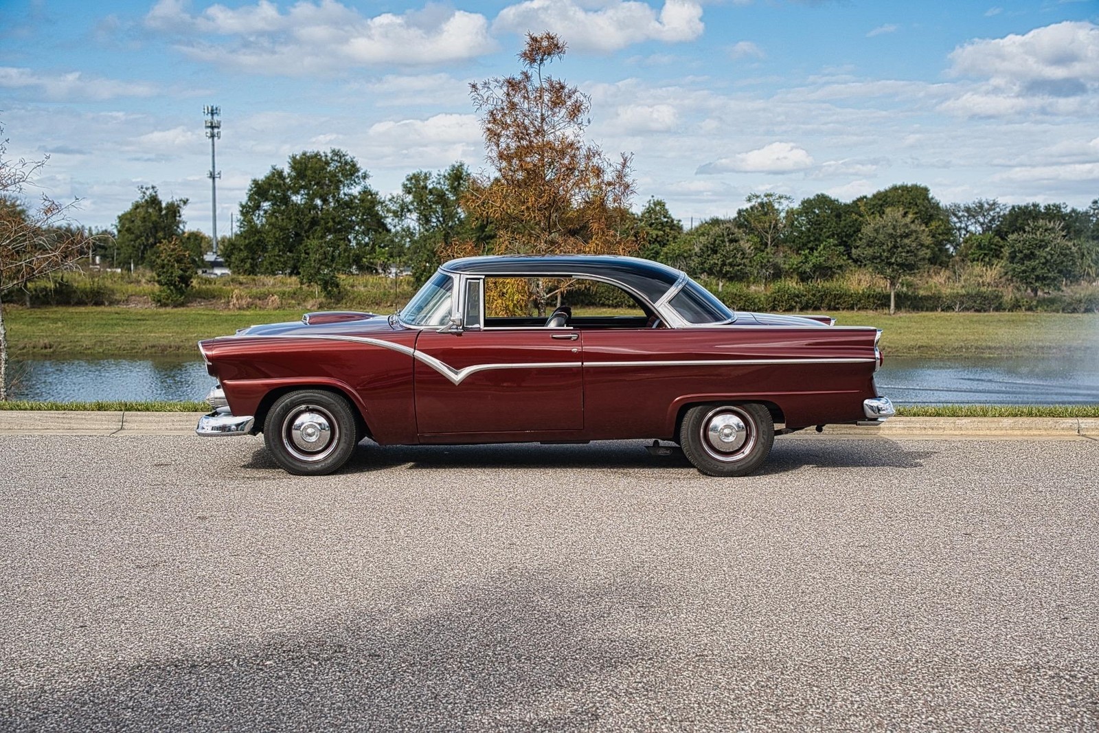 Ford-Fairlane-Victoria-1955-2-Door-1