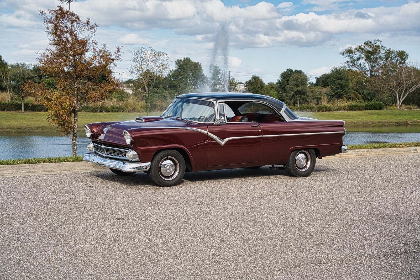 Ford-Fairlane-Victoria-1955-2-Door-16