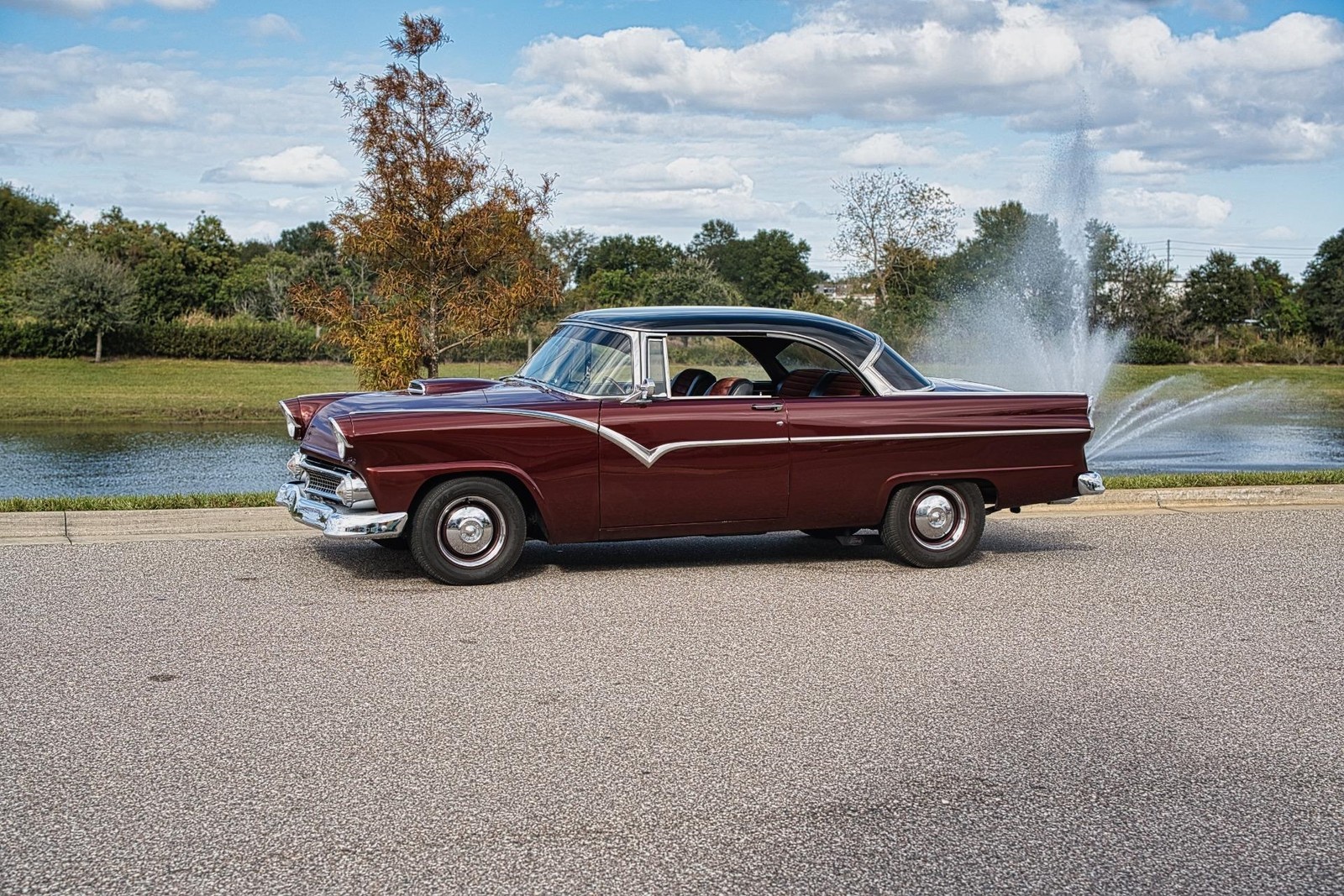 Ford-Fairlane-Victoria-1955-2-Door-17