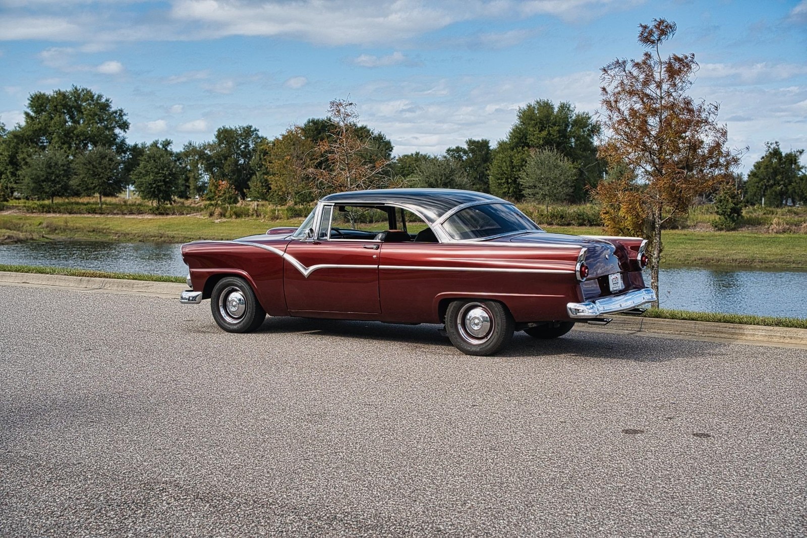 Ford-Fairlane-Victoria-1955-2-Door-18