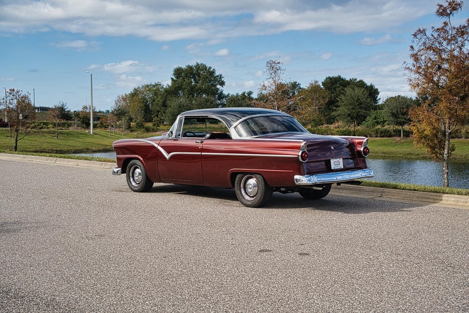 Ford-Fairlane-Victoria-1955-2-Door-19