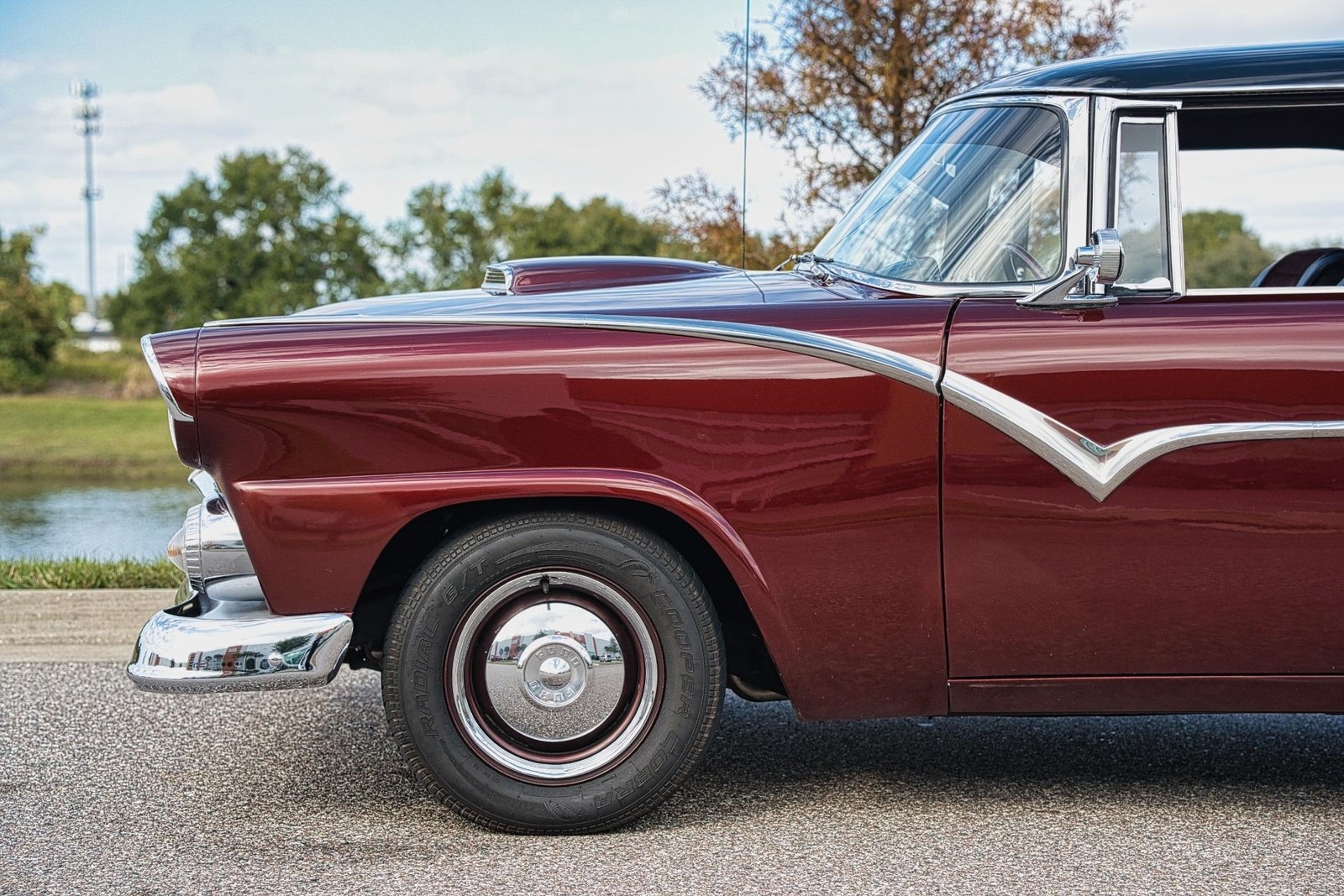 Ford-Fairlane-Victoria-1955-2-Door-26