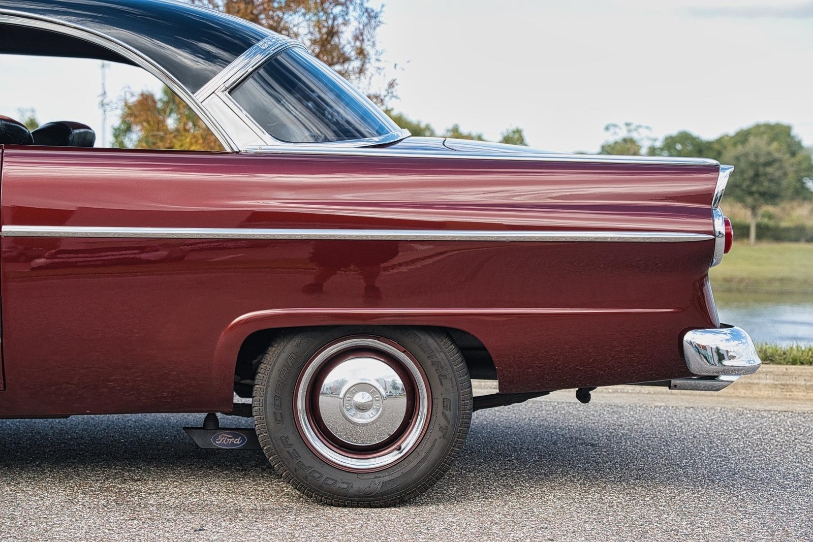 Ford-Fairlane-Victoria-1955-2-Door-28