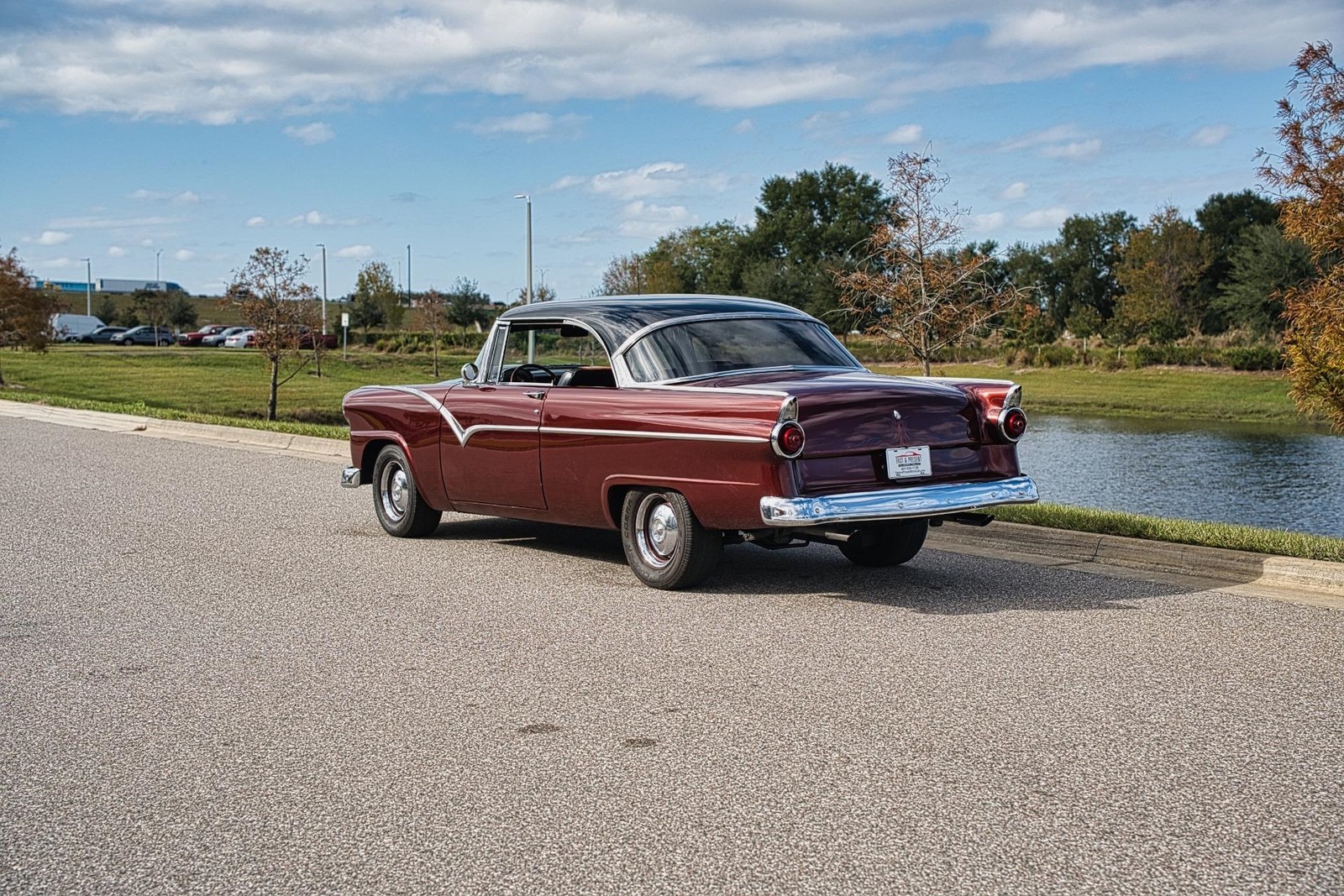 Ford-Fairlane-Victoria-1955-2-Door-3