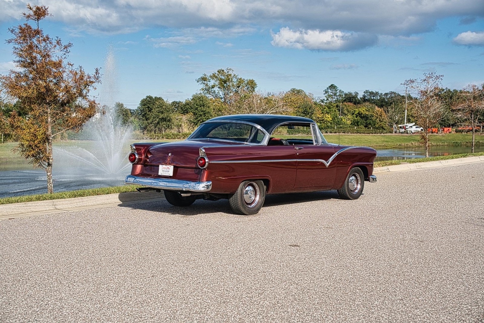 Ford-Fairlane-Victoria-1955-2-Door-5