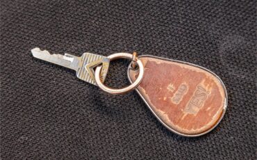 Ford-Falcon-1964-White-and-gray-Black-18