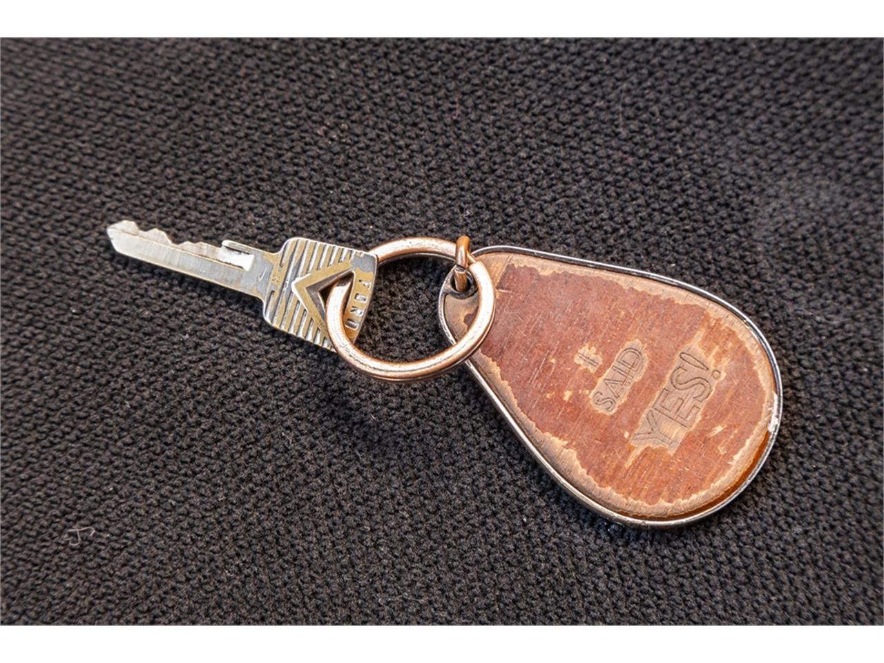 Ford-Falcon-1964-White-and-gray-Black-18