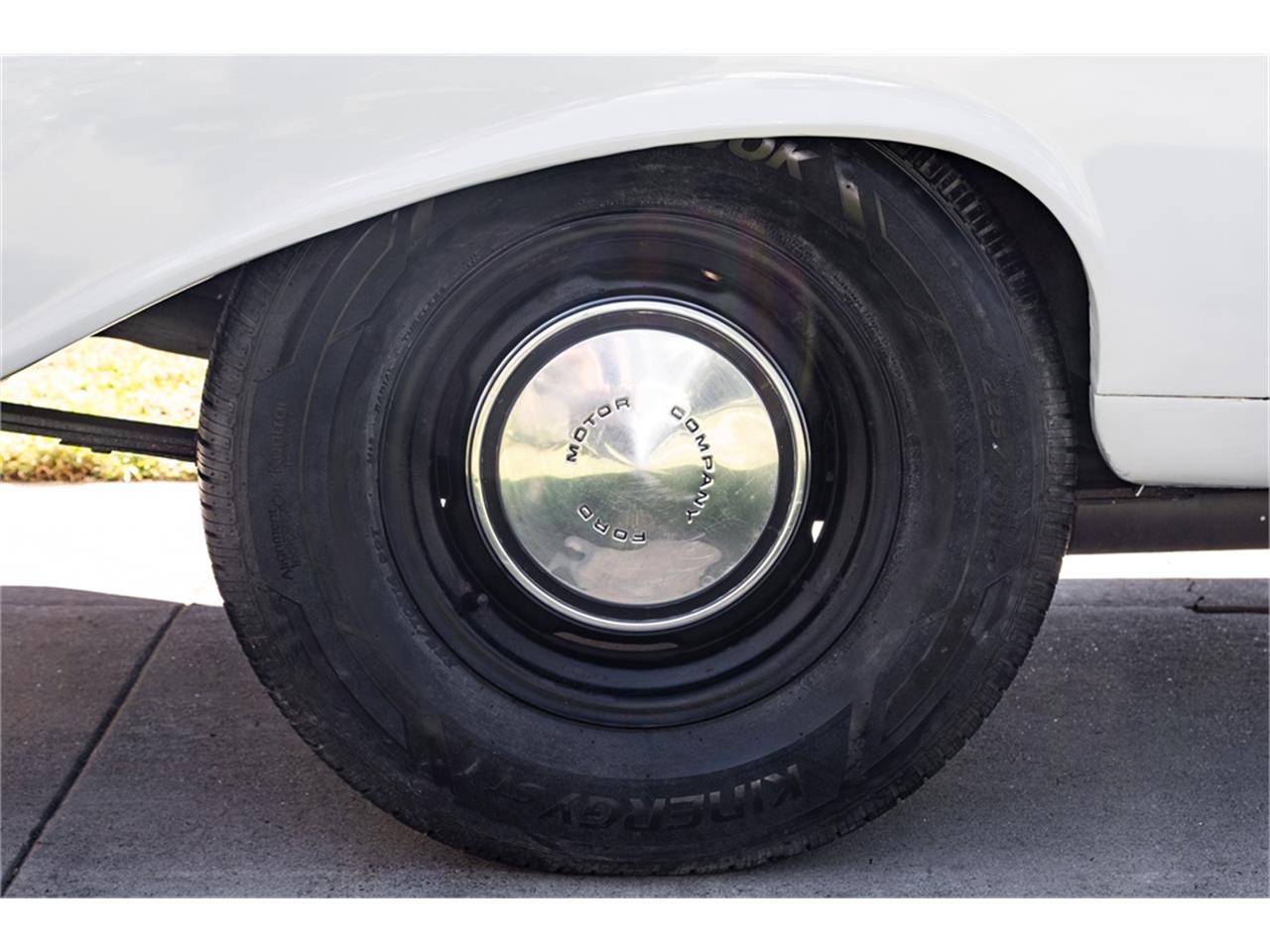 Ford-Falcon-1964-White-and-gray-Black-39