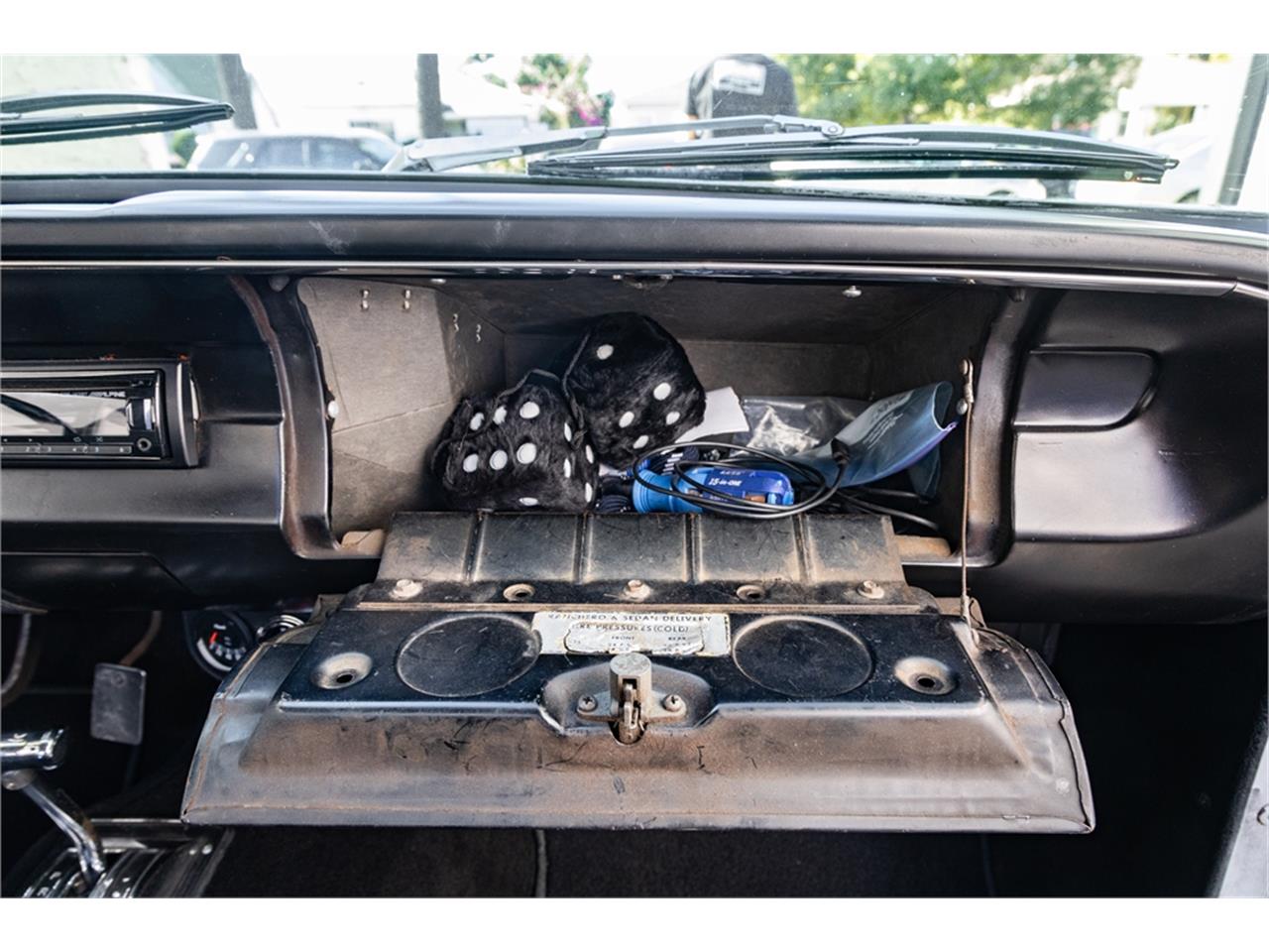 Ford-Falcon-1964-White-and-gray-Black-45