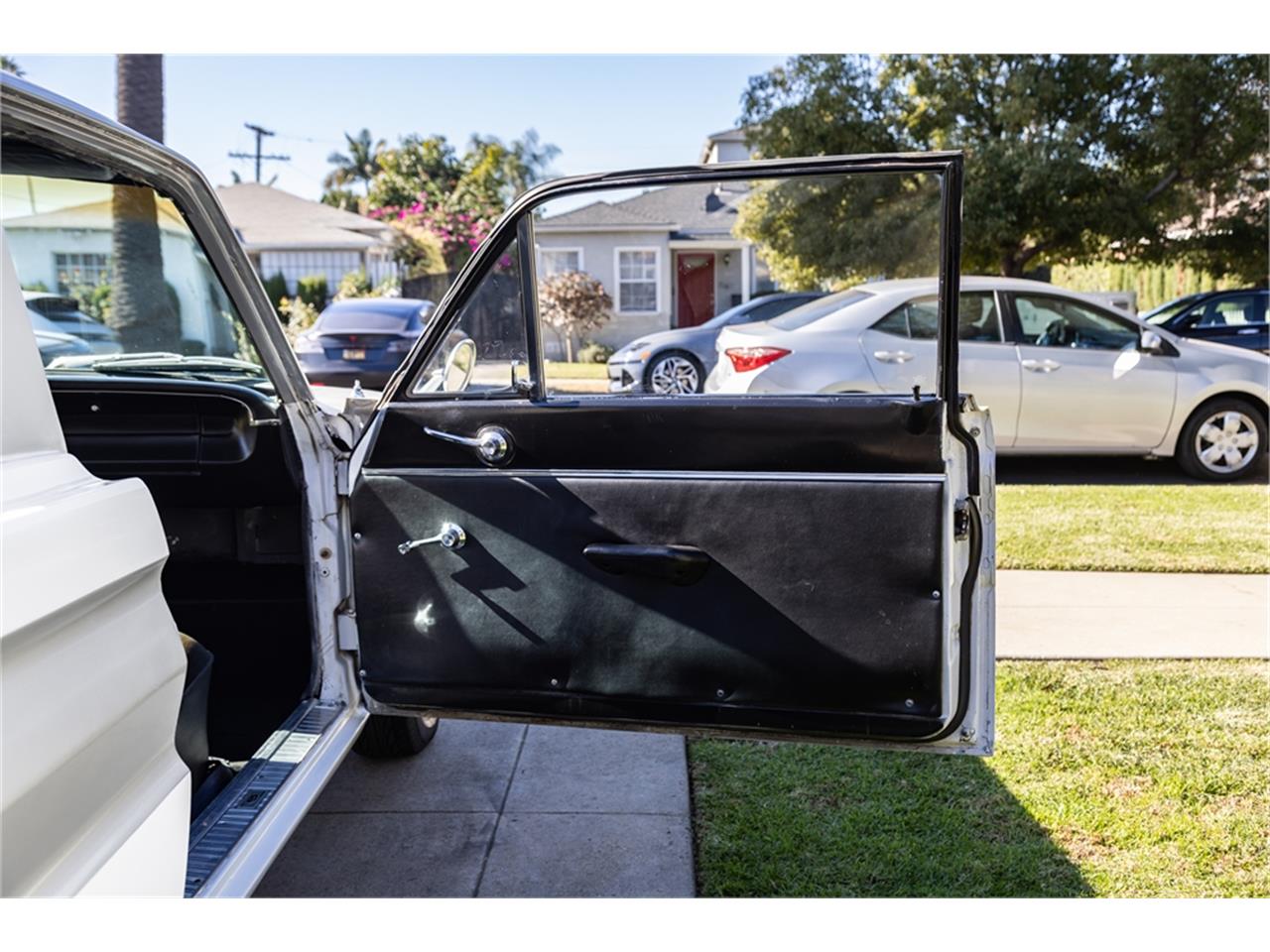 Ford-Falcon-1964-White-and-gray-Black-49