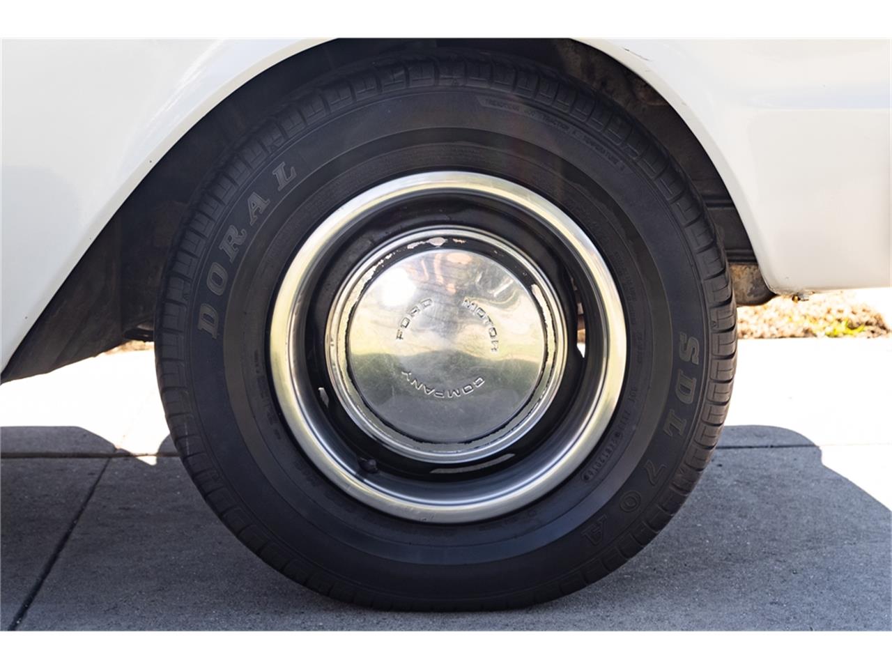 Ford-Falcon-1964-White-and-gray-Black-5