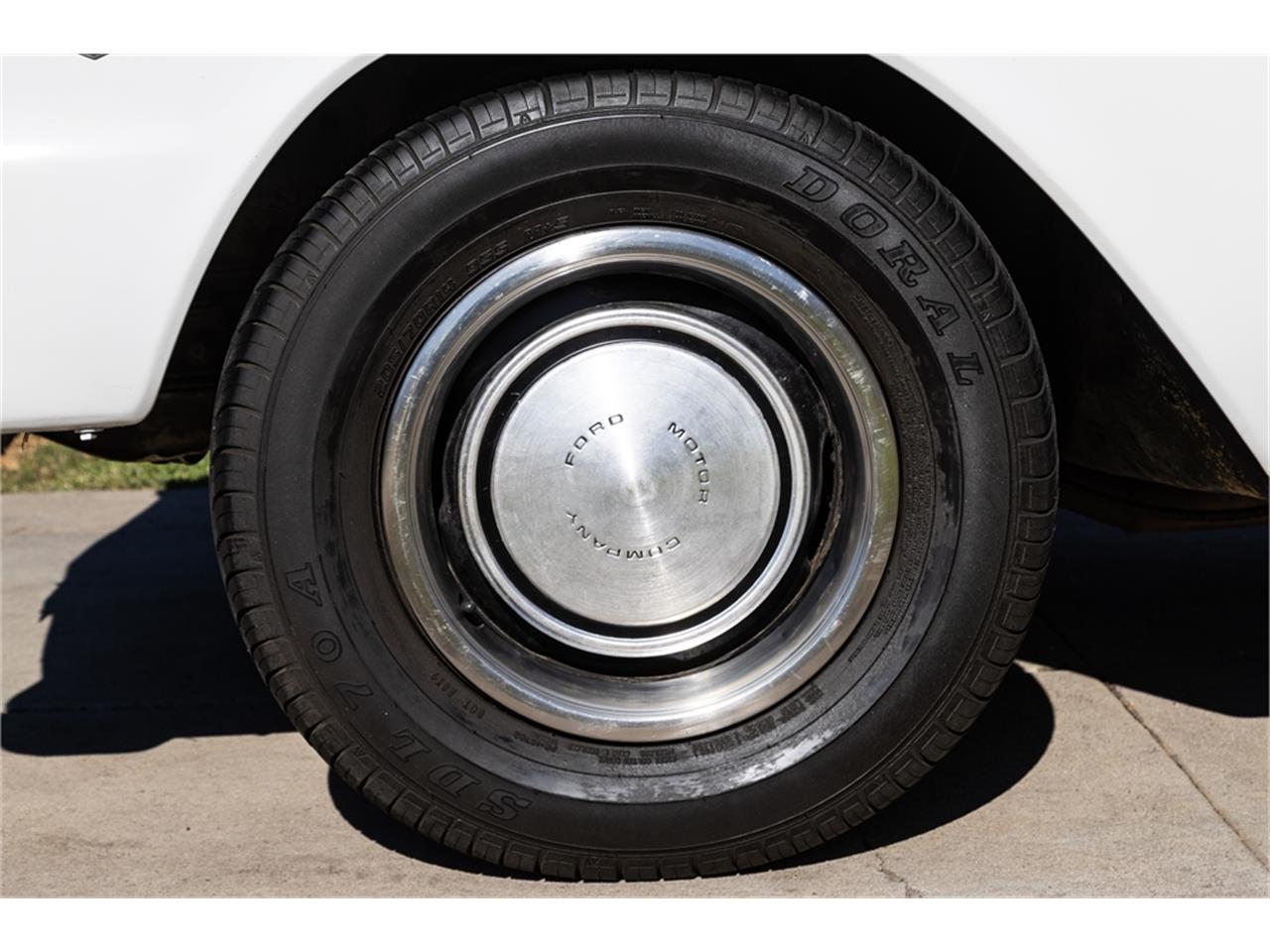 Ford-Falcon-1964-White-and-gray-Black-67