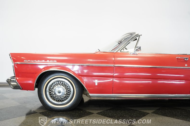 Ford-Galaxie-1965-Red-Red-42