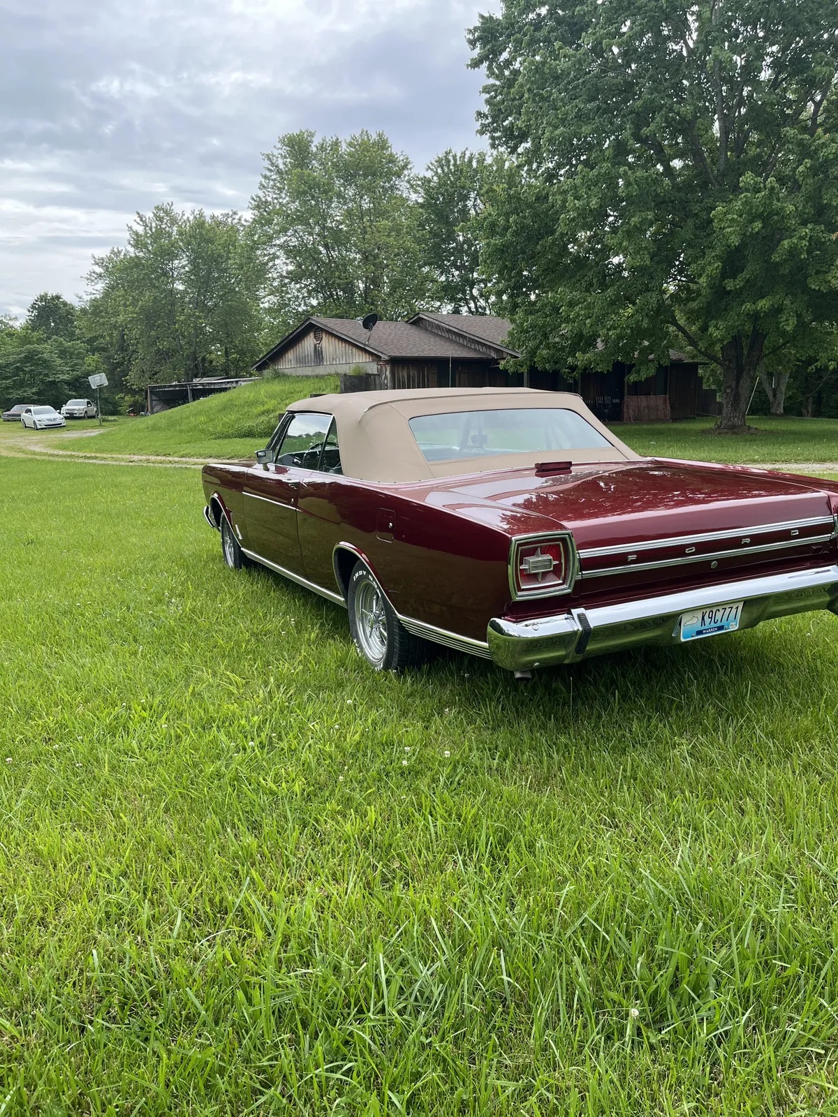 Ford-Galaxie-1966-Burgundy-Black-2