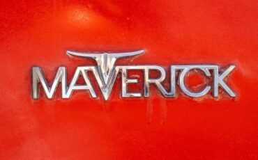 Ford-Maverick-1973-RedWhite-Black-16