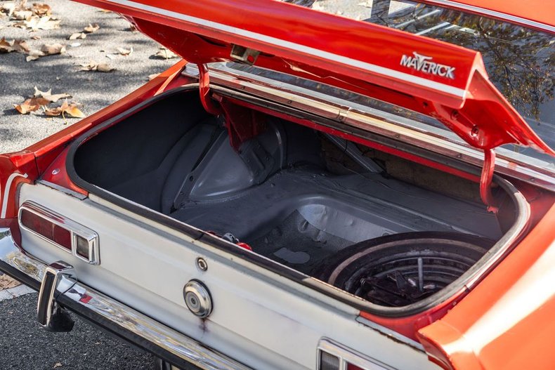 Ford-Maverick-1973-RedWhite-Black-19