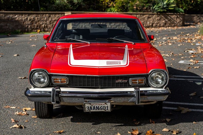 Ford-Maverick-1973-RedWhite-Black-20