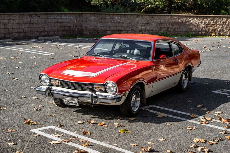 Ford-Maverick-1973-RedWhite-Black-26
