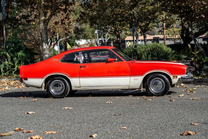 Ford-Maverick-1973-RedWhite-Black-3