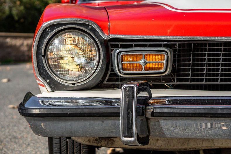 Ford-Maverick-1973-RedWhite-Black-31